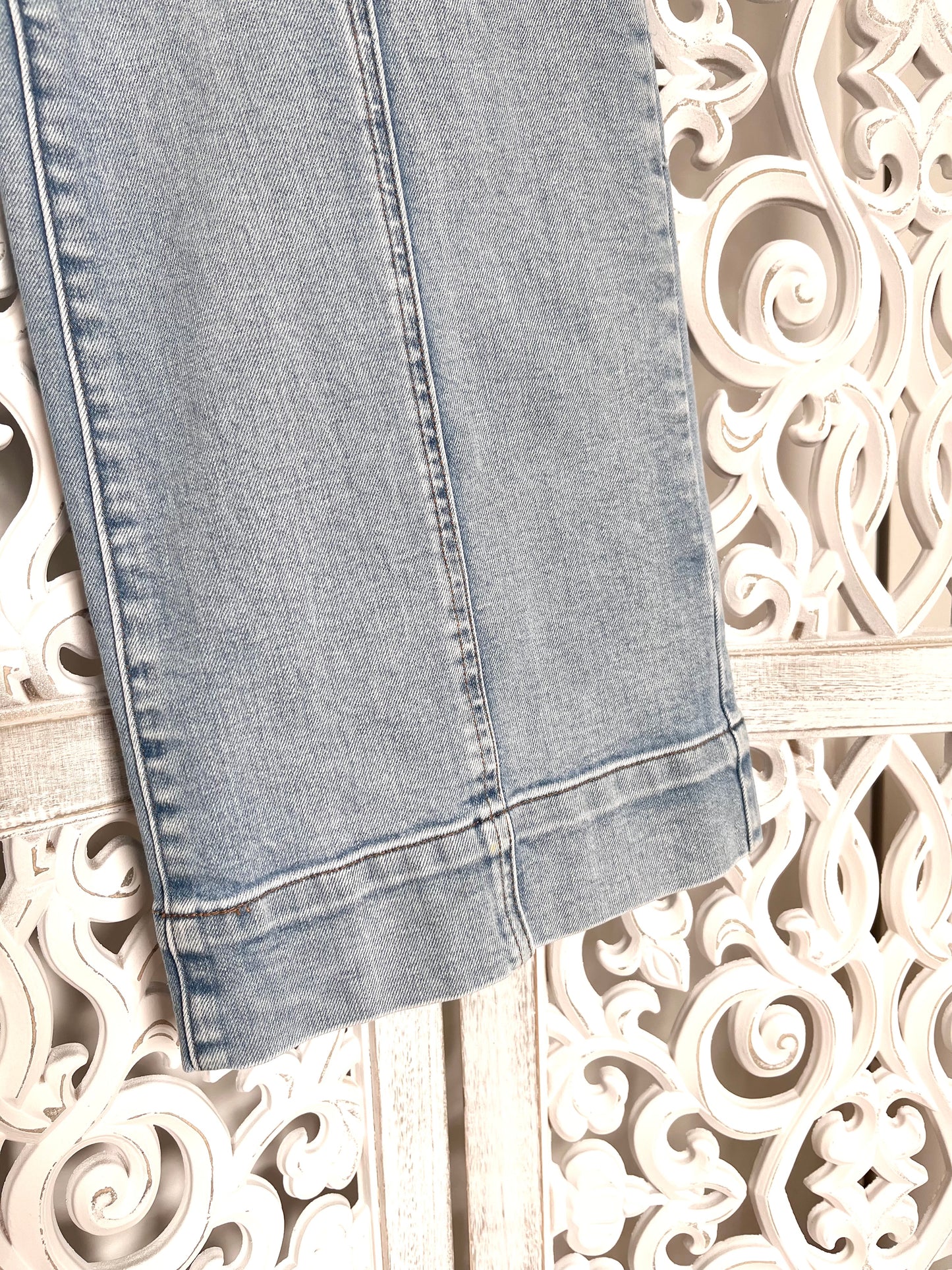 Ava 70s Wide Leg Jean - Light blue